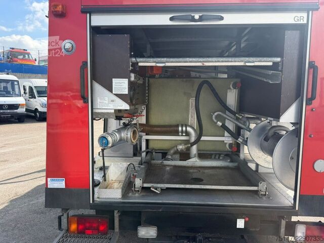 Vrachtwagen met bakwagen IVECO 49E10 Turbo Daily Doka 6-Sitzer Feuerwehr TSF-W
