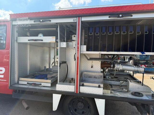 Vrachtwagen met bakwagen IVECO 49E10 Turbo Daily Doka 6-Sitzer Feuerwehr TSF-W