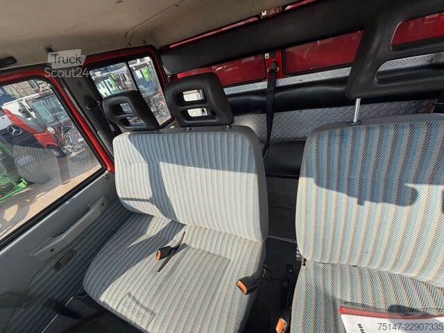 Vrachtwagen met bakwagen IVECO 49E10 Turbo Daily Doka 6-Sitzer Feuerwehr TSF-W