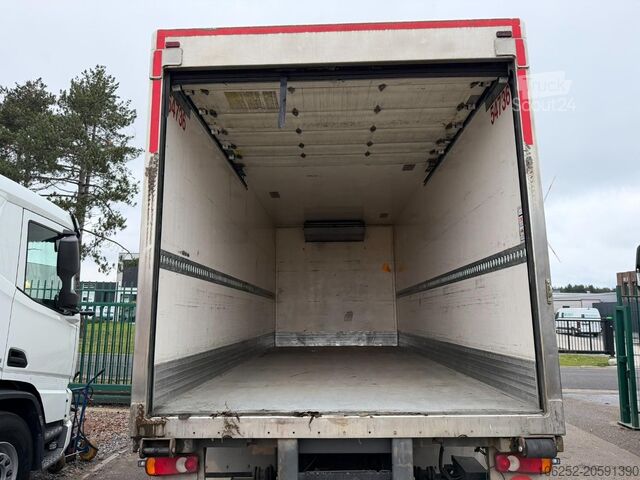 Transporte refrigerado/congelado DAF LF 55.300 - 19T FRIGO THERMOKING TS-300e - TAIL...