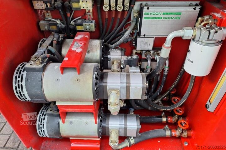 Elevador de tesoura Holland Lift Combistar B-165EL25 Electric, 18.5m Working Height