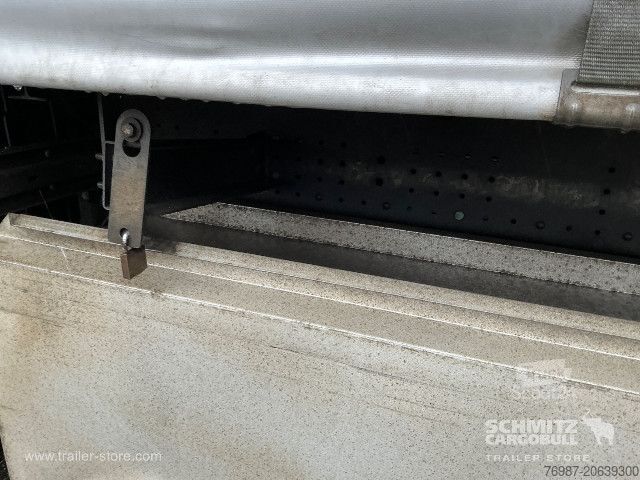 Открытый полуприцеп с тентом Schmitz Cargobull Curtainsider Standard Faltwandtür rechts