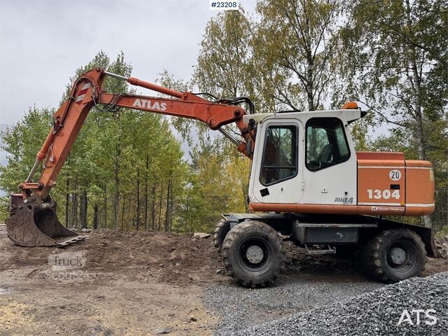 Wheel excavator Atlas 1304 w/ 1 backhoe bucket Low Hours!