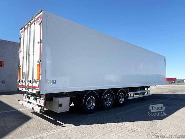 Транспортиране в хладилник/замразено Ekeri Refrigerated trailer / Kühlauflieger
