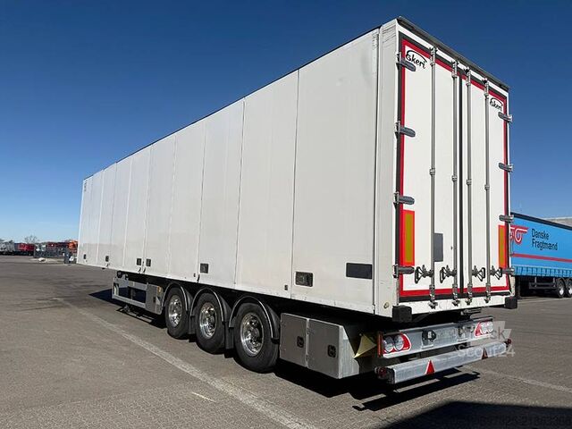 Транспортиране в хладилник/замразено Ekeri Refrigerated trailer / Kühlauflieger