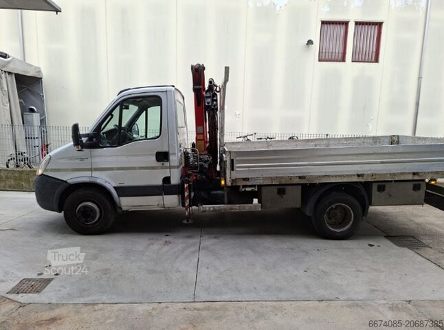 Furgone con gru montata su autocarro Iveco Daily 65C