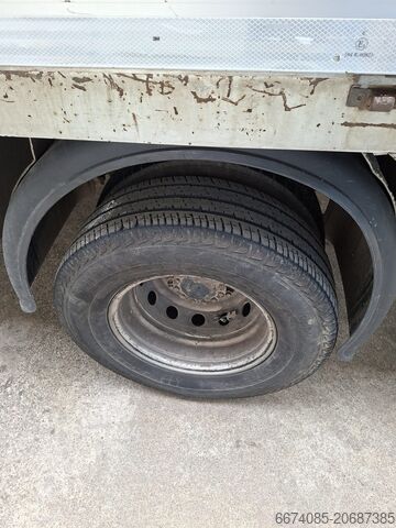 Furgone con gru montata su autocarro Iveco Daily 65C