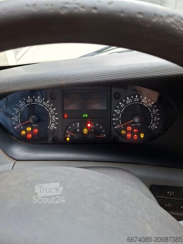 Furgone con gru montata su autocarro Iveco Daily 65C