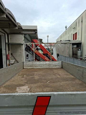 Furgone con gru montata su autocarro Iveco Daily 65C