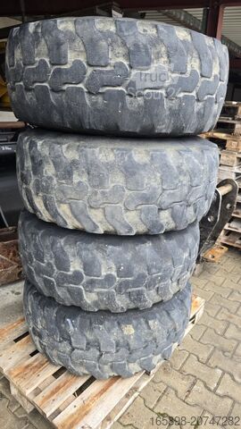 Колісний навантажувач JCB Radsatz 365/70 R 18 für JCB 406 + 407