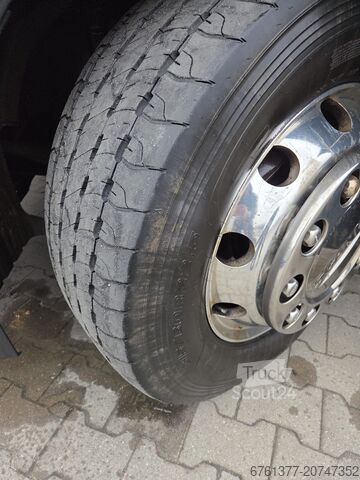 Ciągnik siodłowy typu volume SCANIA S450