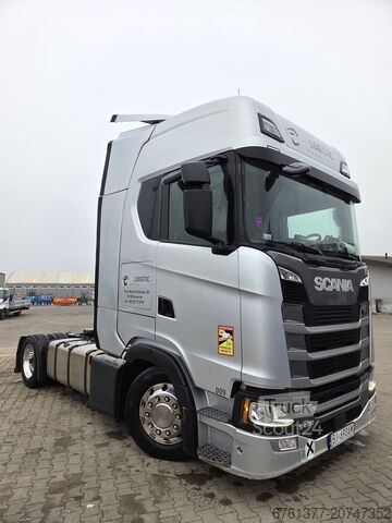 Ciągnik siodłowy typu volume SCANIA S450