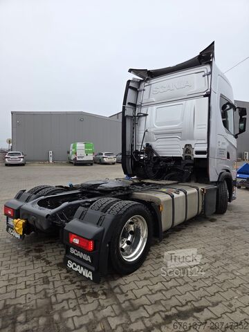 Ciągnik siodłowy typu volume SCANIA S450