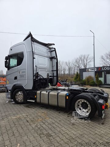 Ciągnik siodłowy typu volume SCANIA S450