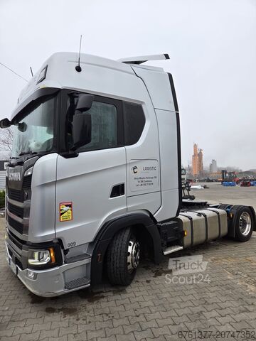 Ciągnik siodłowy typu volume SCANIA S450