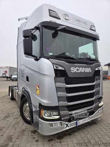 Ciągnik siodłowy typu volume SCANIA S450