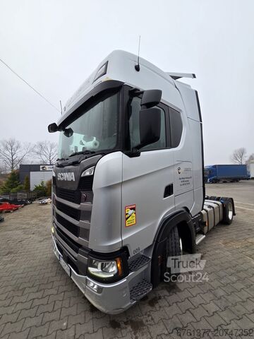 Ciągnik siodłowy typu volume SCANIA S450