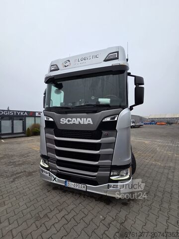 Ciągnik siodłowy typu volume SCANIA S450