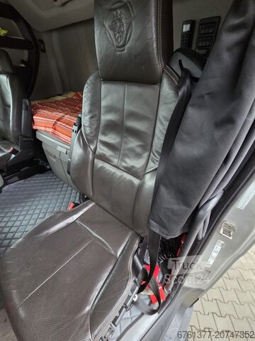 Ciągnik siodłowy typu volume SCANIA S450