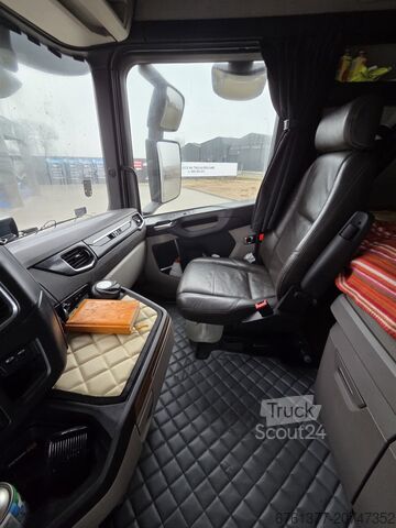 Ciągnik siodłowy typu volume SCANIA S450