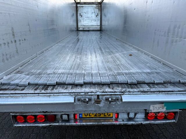 Vloer verplaatsen Kraker 92m3 Cargo floor 5 year old! Liftas Afstandsbed...