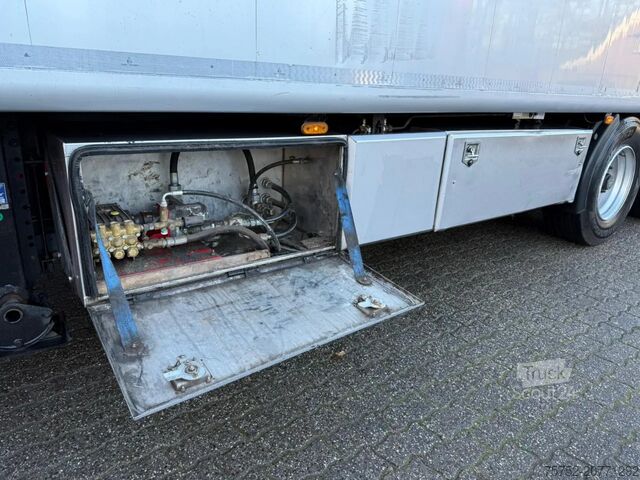 Vloer verplaatsen Kraker 92m3 Cargo floor 5 year old! Liftas Afstandsbed...