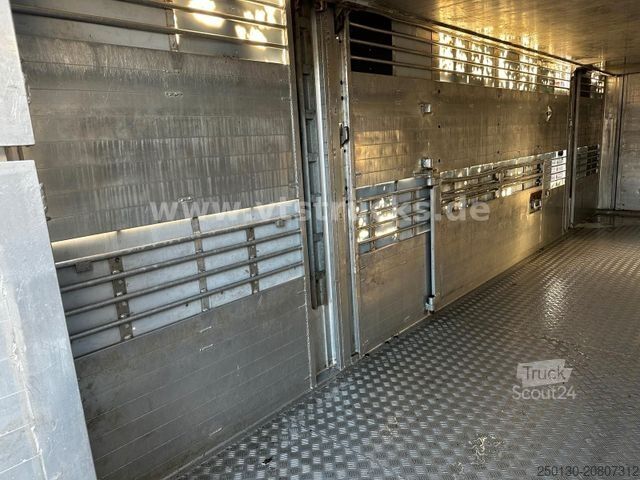 Atrelado de transporte de cavalos Bannas AT 18/71 3-Stock Viehtransporter