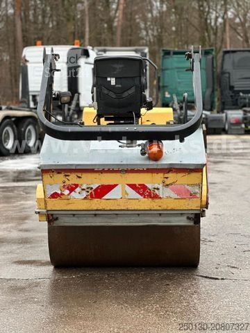 Валяк с един барабан DYNAPAC CC 142 Tandemwalze