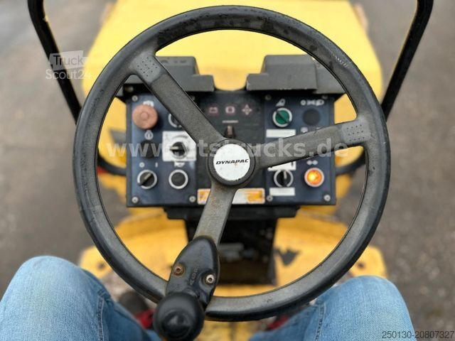 Валяк с един барабан DYNAPAC CC 142 Tandemwalze