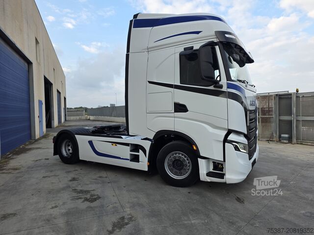 Tractora standard Iveco 440S51