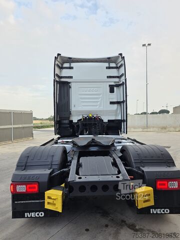 Tractora standard Iveco 440S51