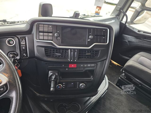 Tracteur routier standard Iveco 440S51