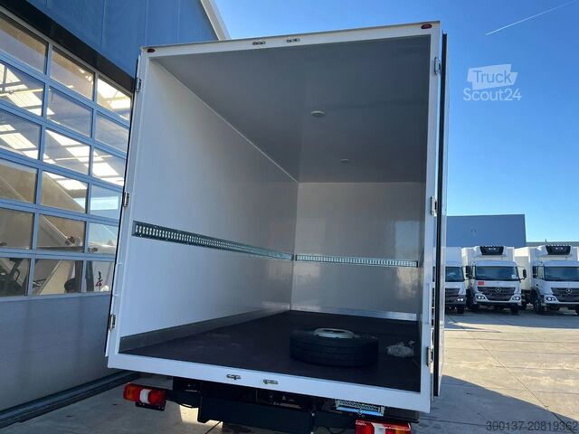 čemodāns Mercedes-Benz Accelo 915 4x2 Closed Cargo Truck