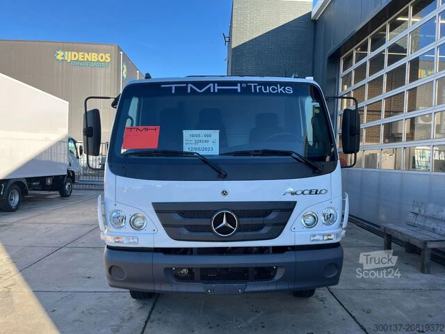 Plataforma remolque Mercedes-Benz Accelo 915 4x2 Flatbed with dropsides