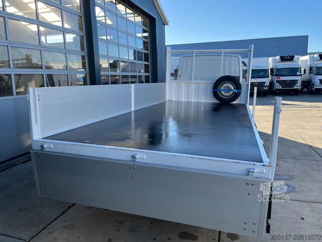 Plataforma remolque Mercedes-Benz Accelo 915 4x2 Flatbed with dropsides