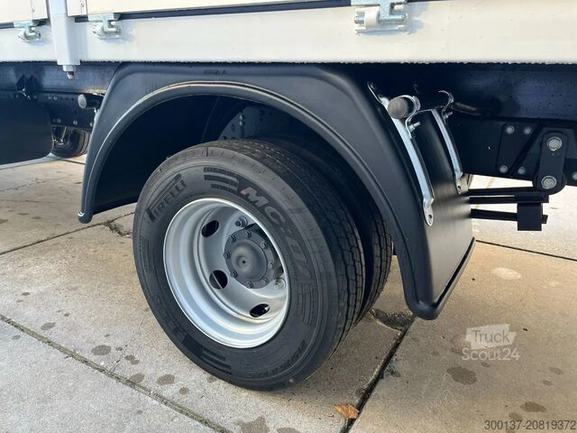 Plataforma remolque Mercedes-Benz Accelo 915 4x2 Flatbed with dropsides