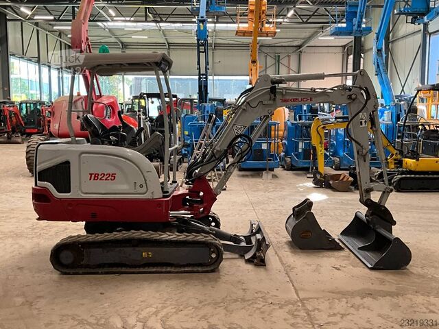 Takeuchi TB 225 Takeuchi TB 225