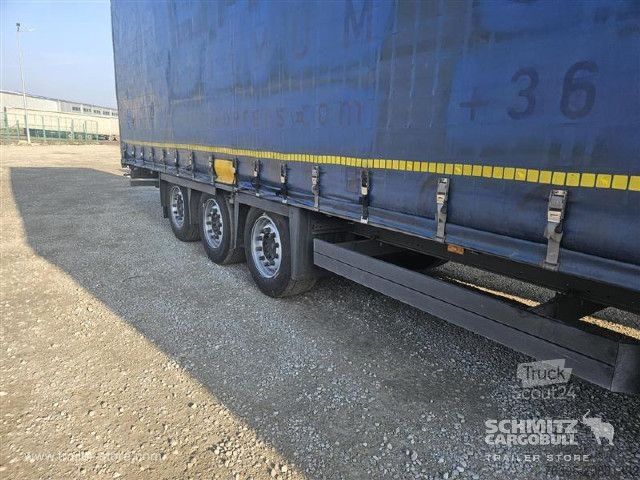 Semirimorchio con telone Schmitz Cargobull Semitrailer Curtainsider Mega