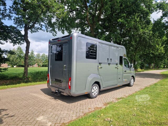 Horse transportation Renault Master STX 5 pers pro-safety paardenwagen, DEMO...