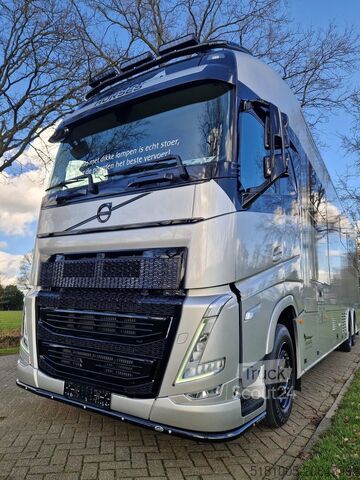 Horse transportation Volvo FH 540 Jong gebrukt 7 paards plus living pop-ot...