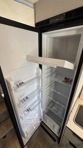 Polintegriran avtodom BÜRSTNER Campeo TD 690 G, Navi,Safety/Winter Paket,SCU