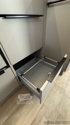 Polintegriran avtodom BÜRSTNER Campeo TD 690 G, Navi,Safety/Winter Paket,SCU