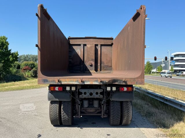 Benne Mercedes-Benz Arocs 4848 8x8 tipper