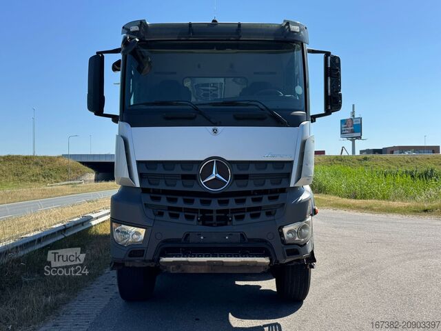 Benne Mercedes-Benz Arocs 4848 8x8 tipper