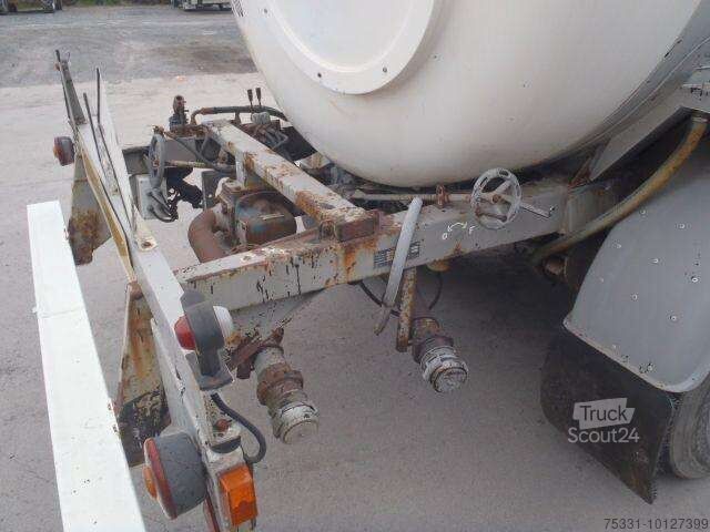 Tankauflieger  INSULATED ADR FL + AT CLASS 3 + 9 hazardous tank