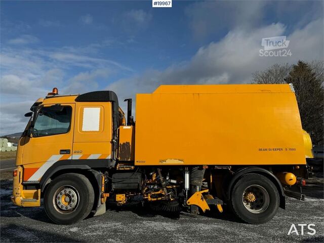 Gatvių valymo mašina Volvo FM9 4x2 sweeper truck w/ Beam sweeper S7000 superc