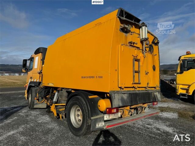 Gatvių valymo mašina Volvo FM9 4x2 sweeper truck w/ Beam sweeper S7000 superc
