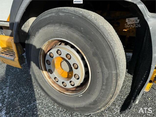 Gatvių valymo mašina Volvo FM9 4x2 sweeper truck w/ Beam sweeper S7000 superc