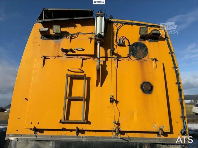 Gatvių valymo mašina Volvo FM9 4x2 sweeper truck w/ Beam sweeper S7000 superc