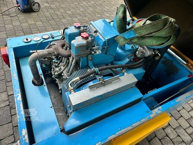 Trailer Jenbacher Werke Schraubenkompressor JW 200